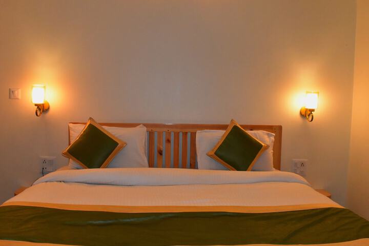 Room 10 of 32