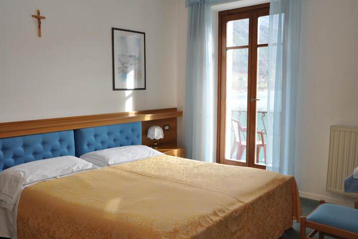 Room 18 of 65