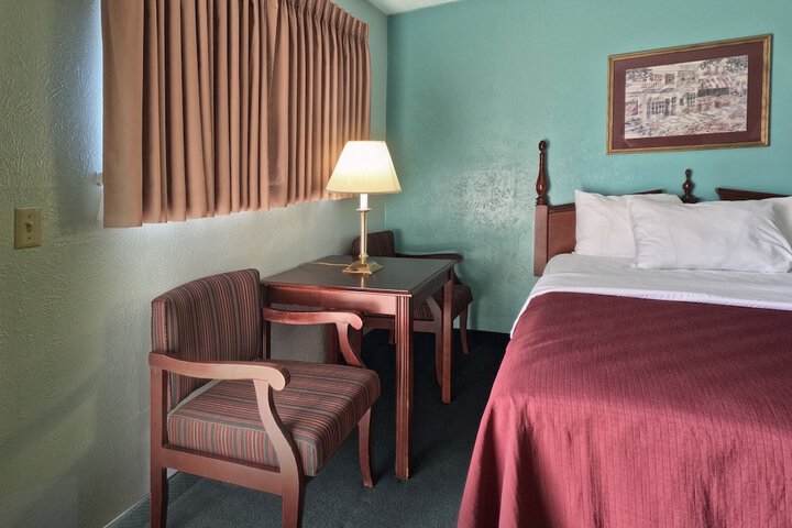 Room 15 of 33