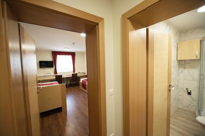 Room 5 of 69
