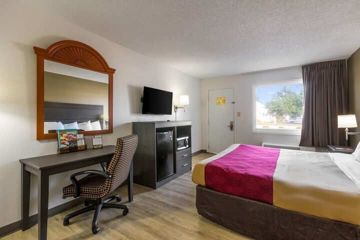 Standard | King Bed (5 of 15)
