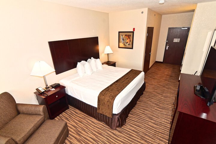 1 King Bed Accessible (23 of 23)