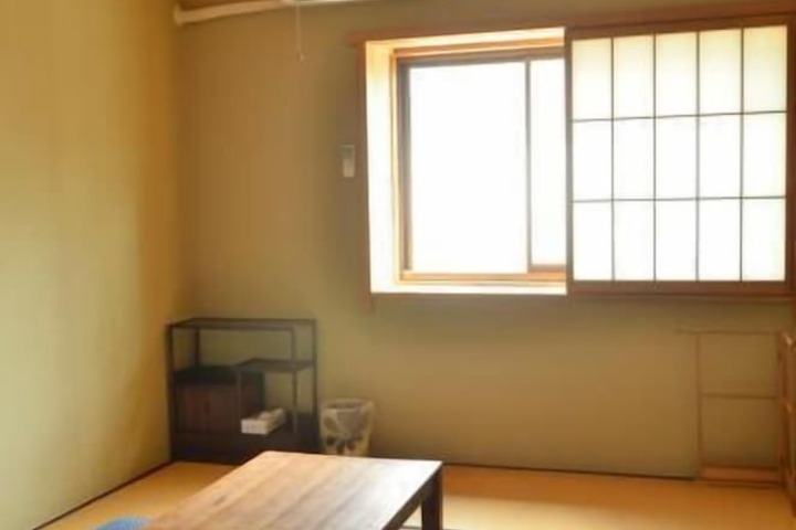 Room 4 of 7