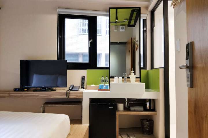Room 45 of 108