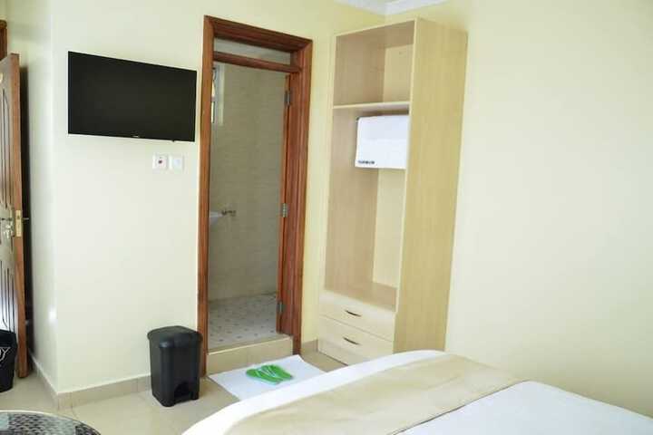 Room 17 of 40