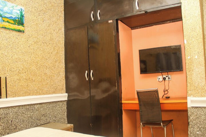 Room 16 of 33