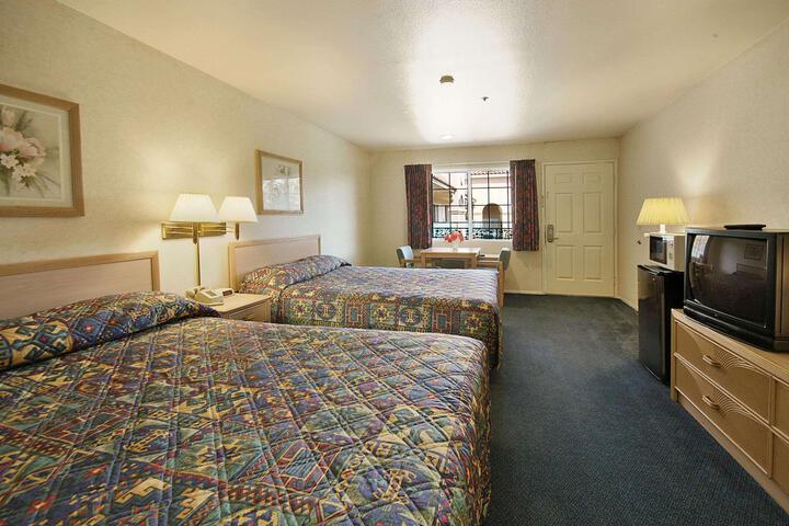 1 King Bed (2 of 5)