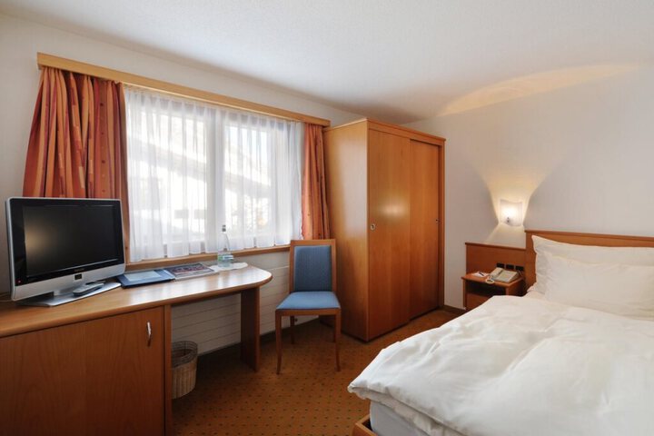 Photo 4