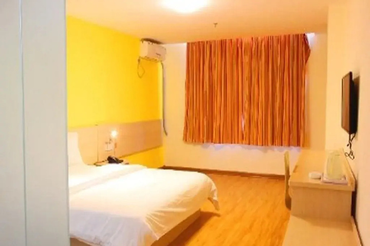 Room 3 of 8