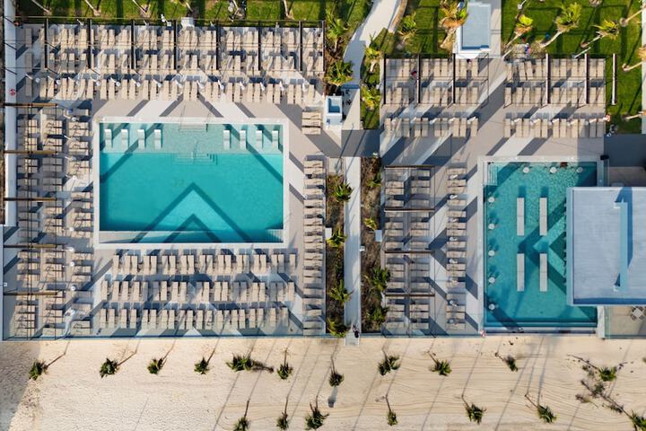 Pool 70 of 223