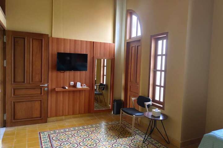 Room 13 of 29