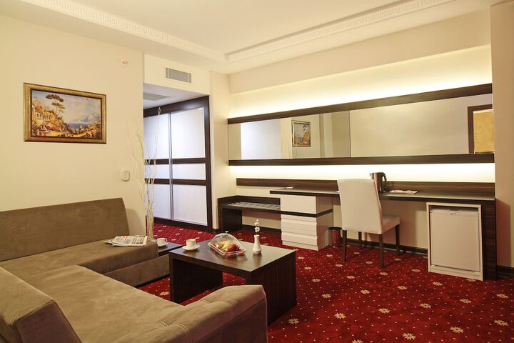 Room 16 of 40