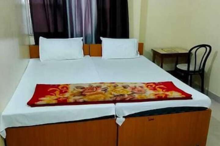 Room 6 of 13