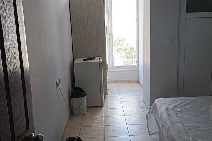 Room 4 of 27