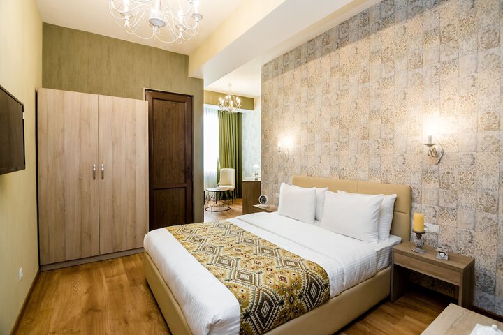 Room 32 of 108
