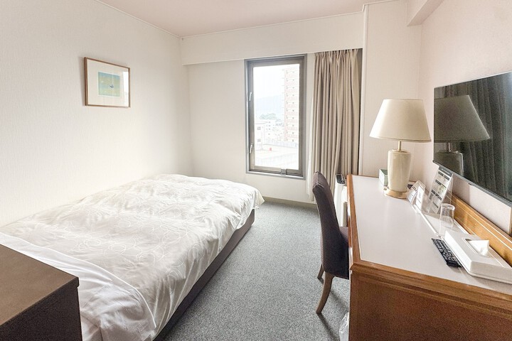 Room 4 of 17