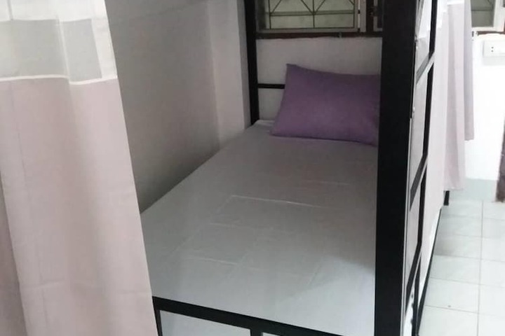 Room 7 of 42