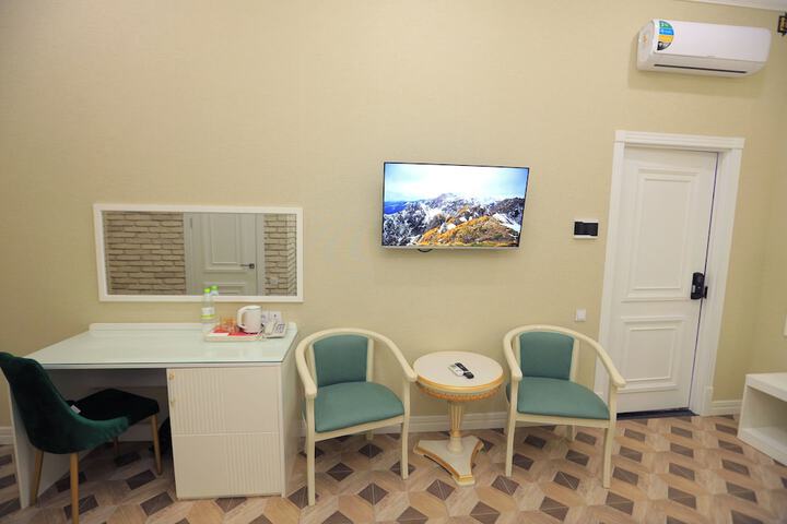 Room 19 of 48