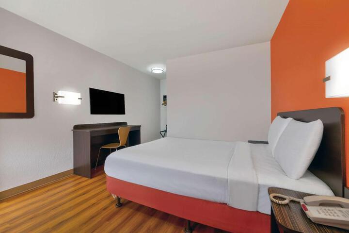 1 Double Bed Accessible (4 of 9)