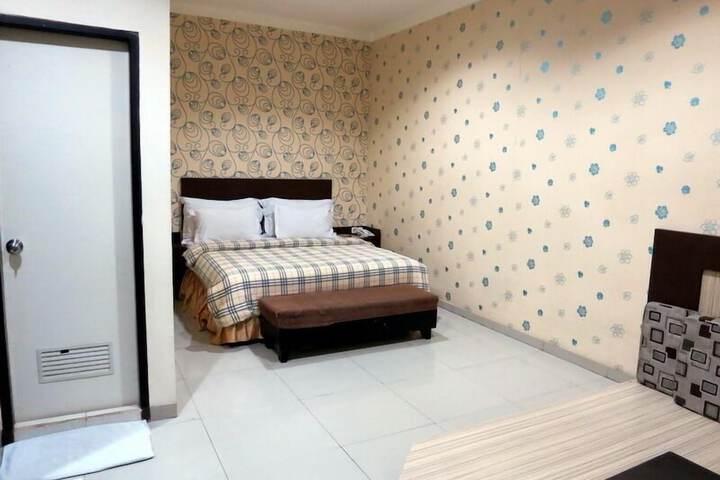 Room 8 of 19