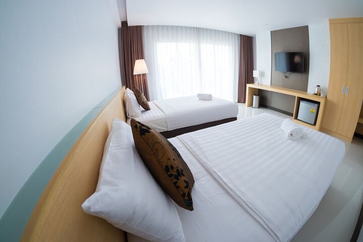 Room 8 of 32