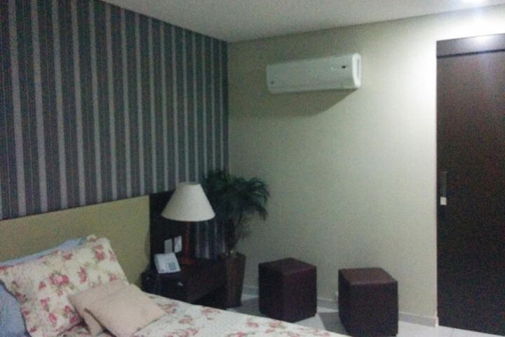 Room 16 of 44
