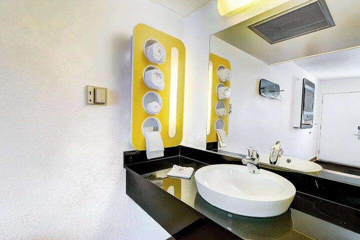 Room 5 of 23