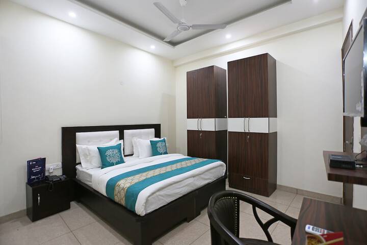 Room 6 of 17