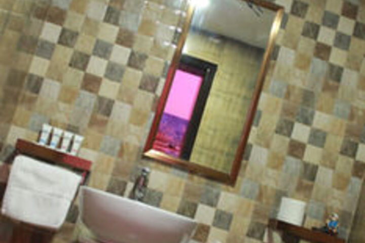 Room 4 of 94