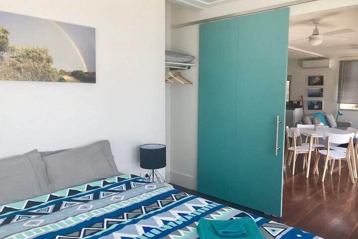 Room 2 of 99