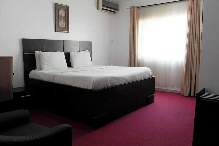 Room 5 of 32