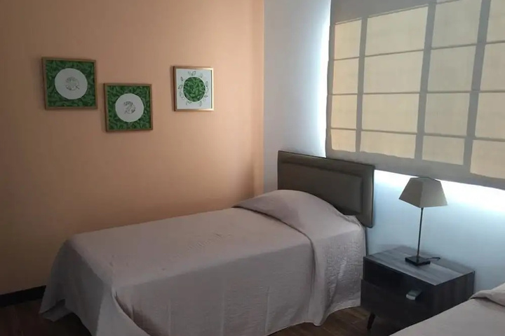 Room 5 of 12