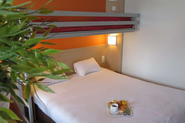 Room 12 of 48