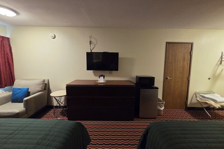 Room 50 of 66