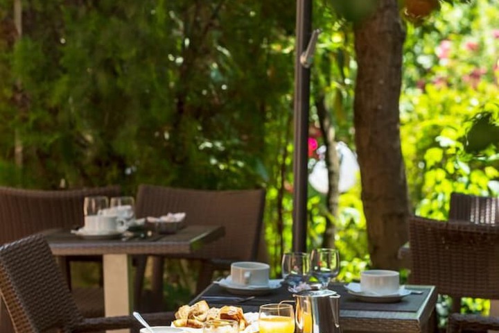 Breakfast area