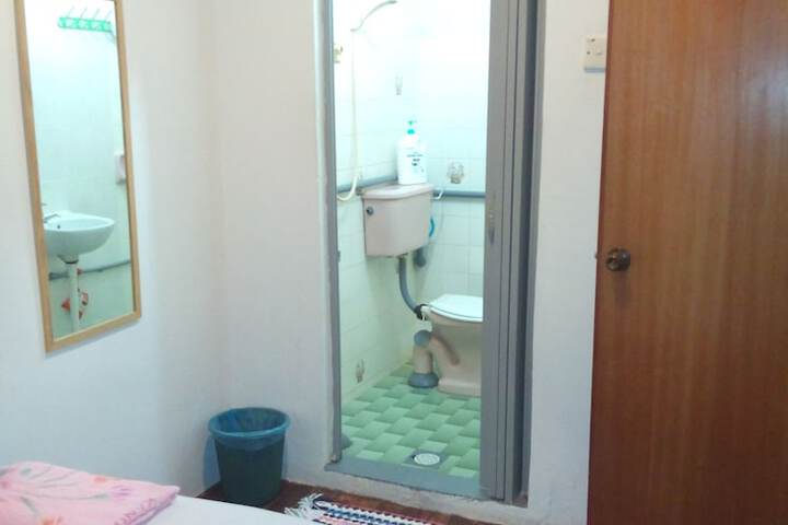Room 14 of 132