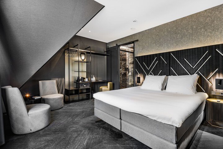 Room 18 of 44