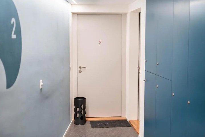 Room 11 of 19