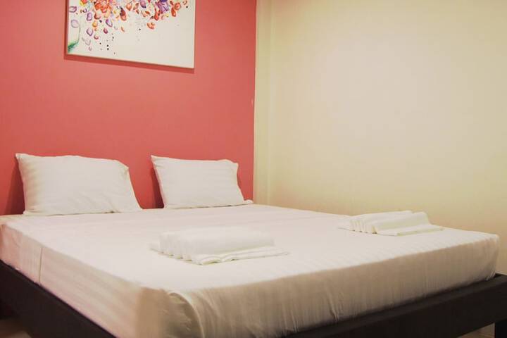 Room 6 of 28