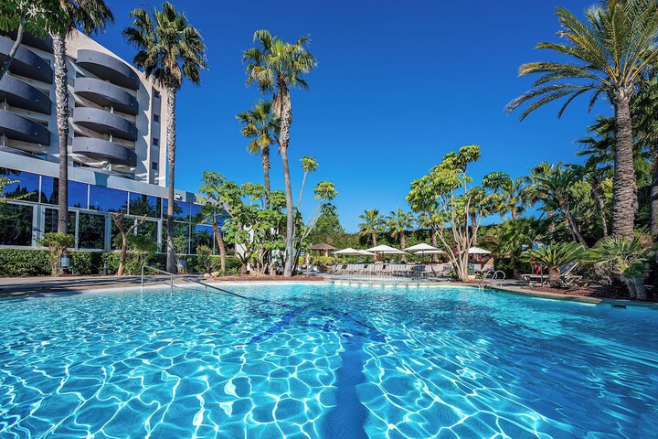 Hotel with Pool