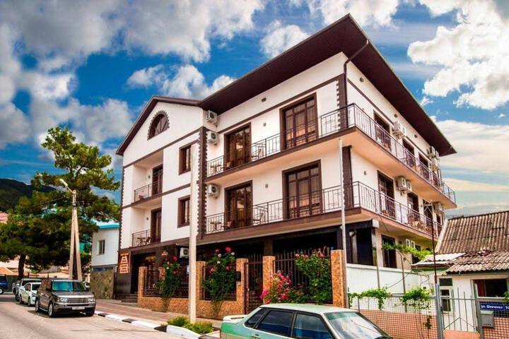 Vavilon Hotel