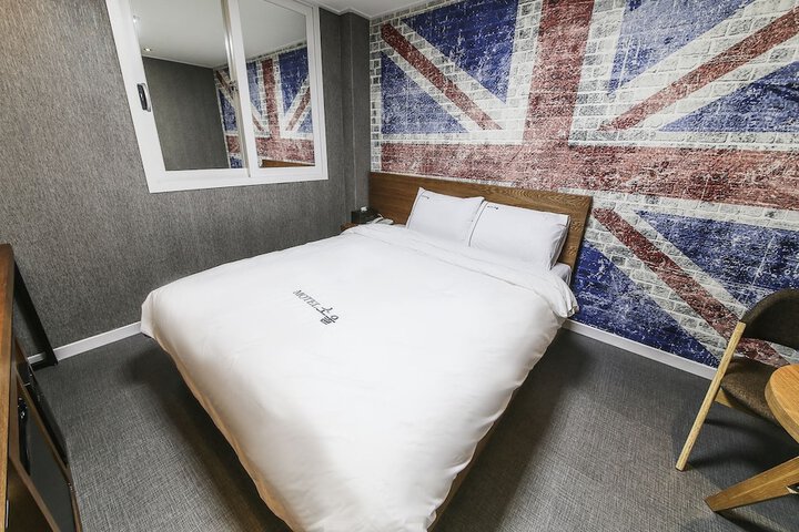 Room 14 of 28