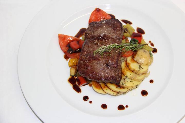Dining 32 of 42