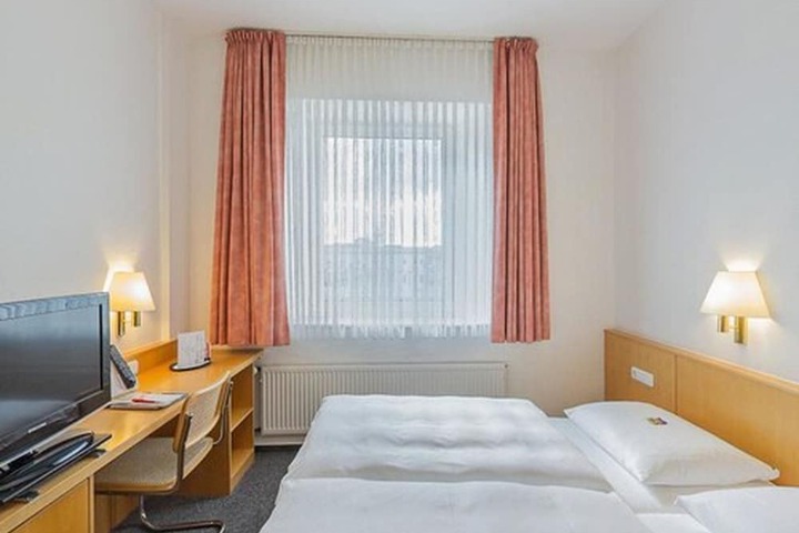 Room 14 of 49