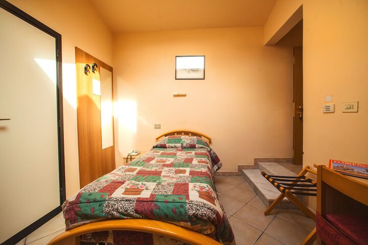 Room 4 of 53