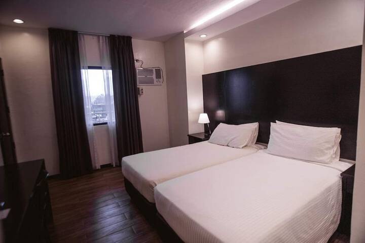 Room 10 of 42