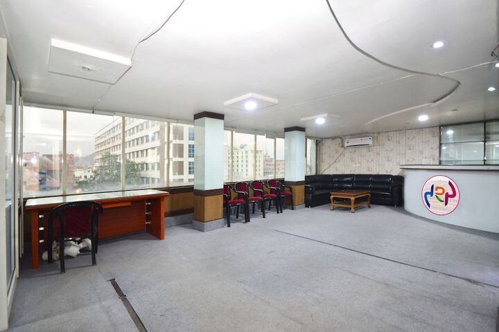 Business Center 7 of 37