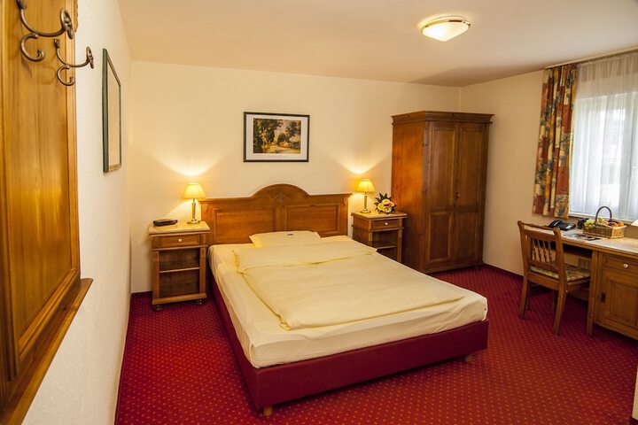 Room 11 of 49