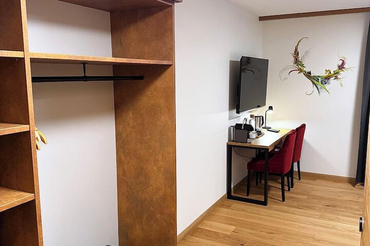 Room 3 of 22