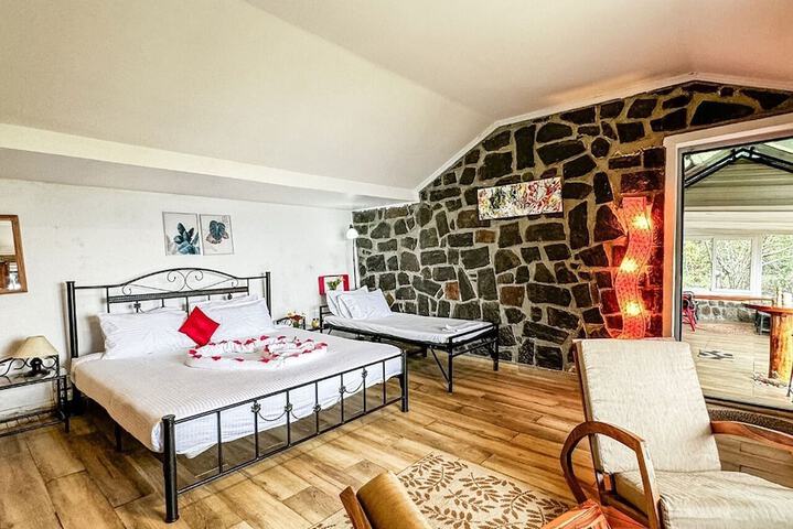 Room 6 of 25